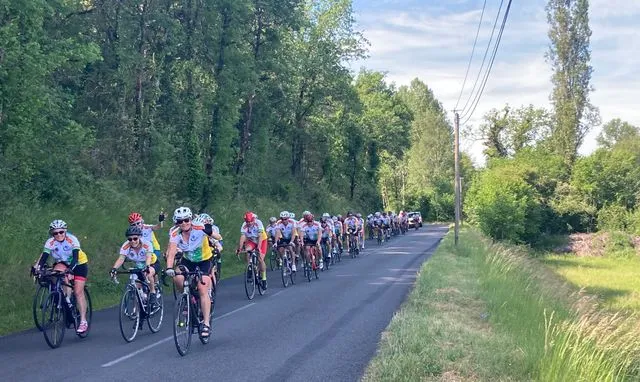 Groupe de cyclistes lors de la randonnée 'La Monthlérienne'