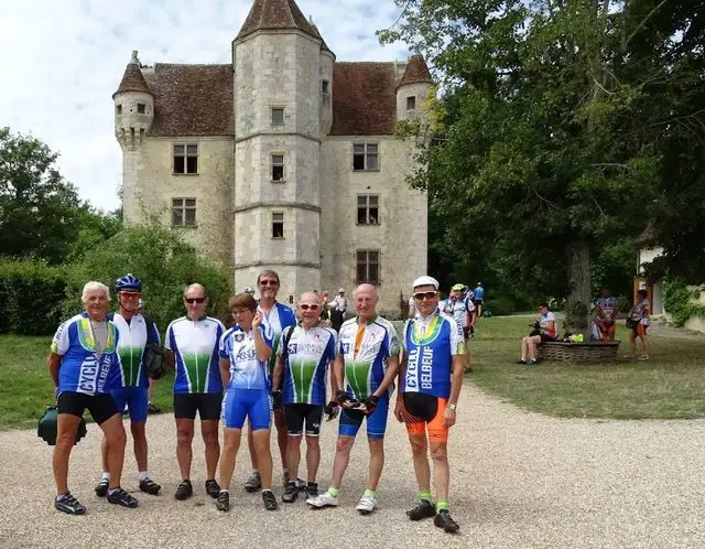 Nos 8 Cyclistes de Cyclobelbeuf à la semaine fédérale de St Pourcain/sioule