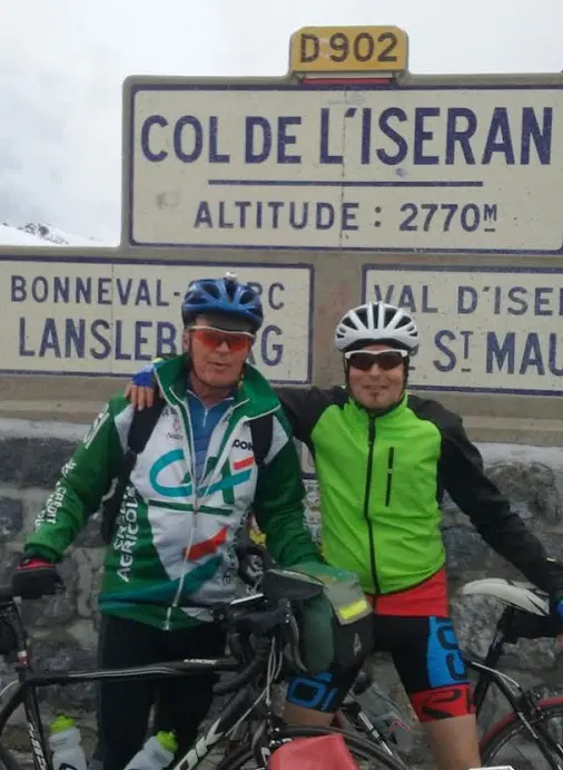 Deux Cyclistes de Cyclobelbeuf au sommet de l'Iseran