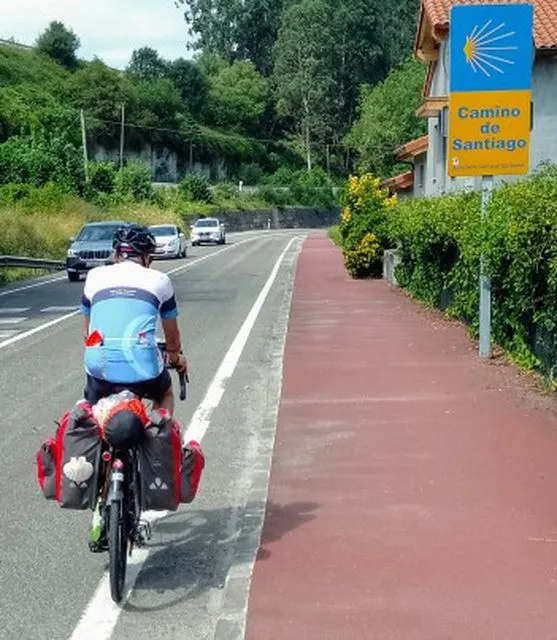 Notre cycliste sur la route de St Jacques de Compostelle